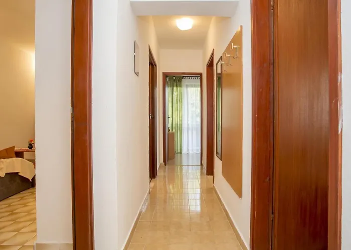 With Parking Space - 20809 Apartman Pula