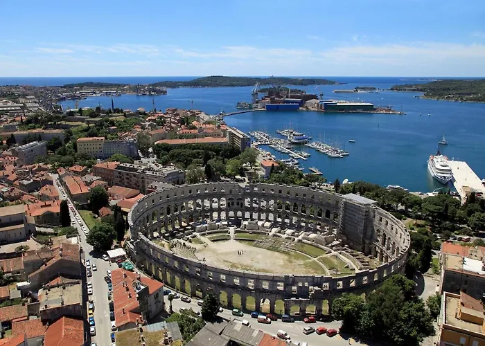 With Parking Space - 20809 Apartman Pula